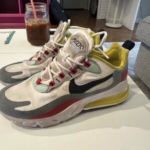 NIKE AIR REACT 8.5